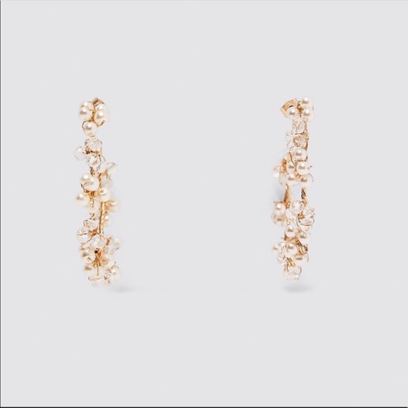 Zara Pearl Hoop Earrings - Picture 4 of 6